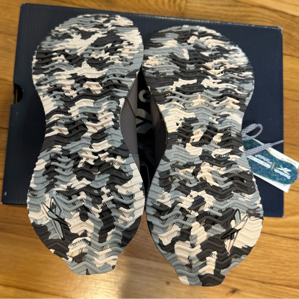🚫SOLD🚫Reebok Zig Dynamica Sneaker - Women’s size 7 - Picture 5 of 7